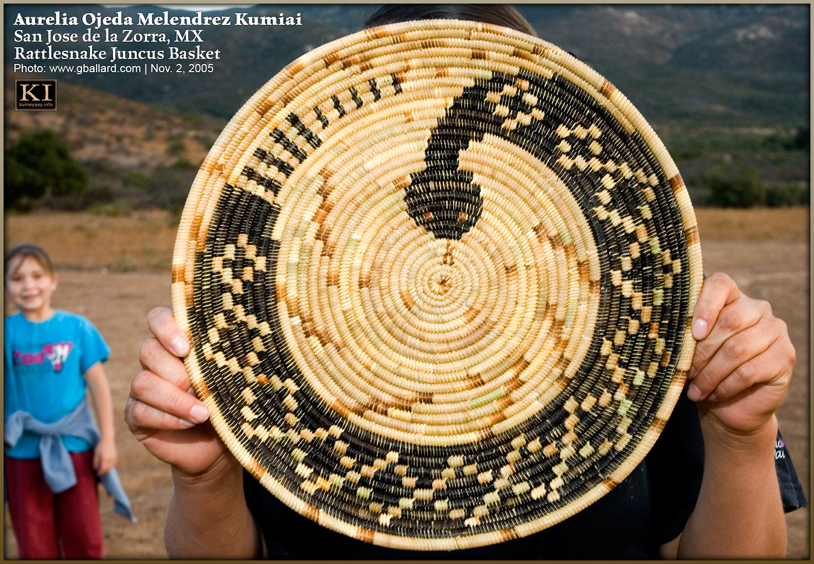 PRIZE WINNING KUMIAI RATTLESNAKE BASKET BY AURELIA OHEDA MELENDREZ KUMEYAAY INDIAN MEXICO